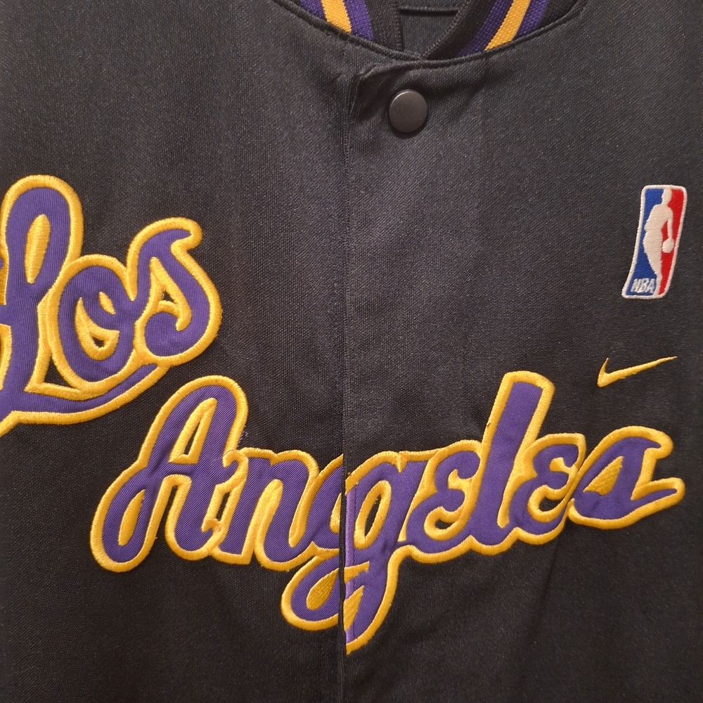 Vintage Lakers Nike team Size 61 Buttoned Warmup Shirt shooters shirt player Xxl - Picture 2 of 5